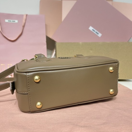 Replica Miu Miu Tundra Arcadie Bag - 1:1 Quality | miumiureplica.com Replica Miu Miu Tundra Arcadie Bag Front View