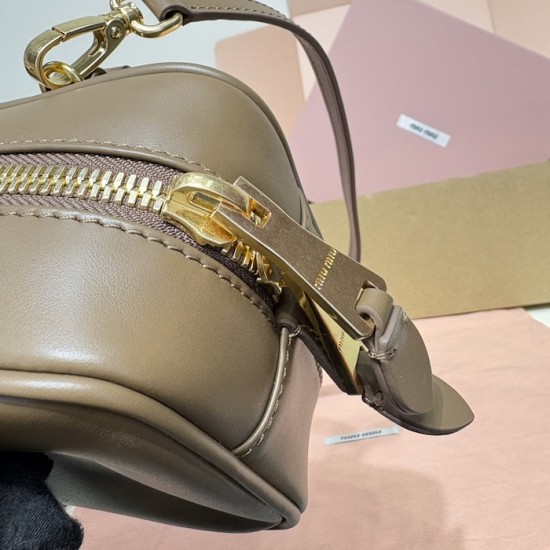 Replica Miu Miu Tundra Arcadie Bag - 1:1 Quality | miumiureplica.com Replica Miu Miu Tundra Arcadie Bag Front View