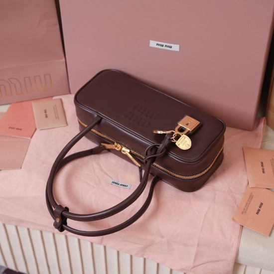 AAA Fake Miu Miu Briarwood Beau Bag| miumiureplica.com Replica Miu Miu Briarwood Beau leather bag - perfect clone with triangle logo