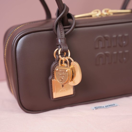 AAA Fake Miu Miu Briarwood Beau Bag| miumiureplica.com Replica Miu Miu Briarwood Beau leather bag - perfect clone with triangle logo