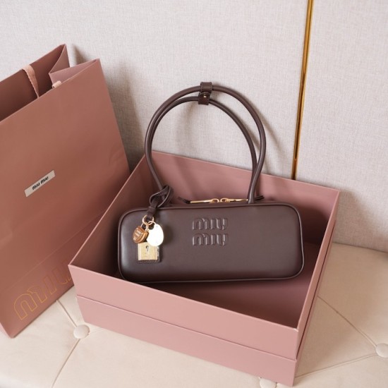 AAA Fake Miu Miu Briarwood Beau Bag| miumiureplica.com Replica Miu Miu Briarwood Beau leather bag - perfect clone with triangle logo