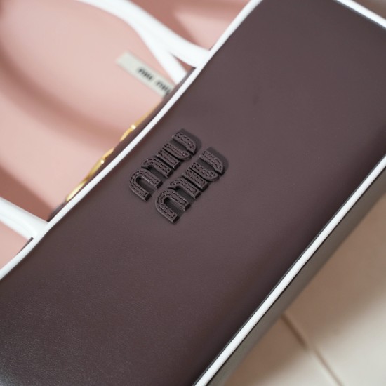 AAA Fake Miu Miu Briarwood Beau Bag| miumiureplica.com Replica Miu Miu Briarwood Beau leather bag - perfect clone with triangle logo