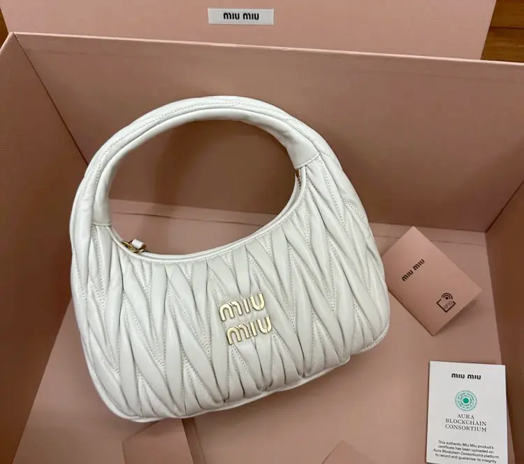 Unboxing white Miu Miu Wander Hobo replica with matelassé leather detail